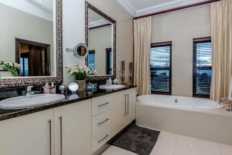 5 Bedroom Property for Sale in Stellenbosch Central Western Cape